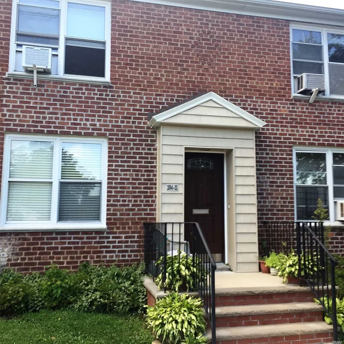 Baydale Tenant Corp. Spacious 1 Bedroom On Quiet Tree Lined Street. Close To Lirr, Bus, Shops, Hwys. First Floor. Easy Street Parking