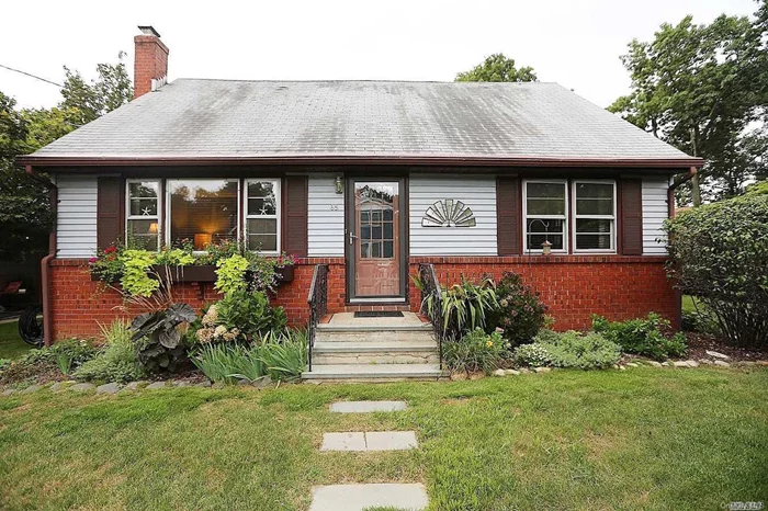 Charming Cape On A Quiet Tree-Lined Street. 4 Large Bedrooms, 2 Full Bathrooms, Hardwood Floors, Full Basement W/ High Ceilings. Large Detached 1.5+ Garage With Plenty Of Storage. Private Outdoor Space, Fenced In Yard, 200 Amp Electric, Corner Property, Low Taxes, Harborfields Sd #6. 5 Minute Drive To Lirr, 3 Minute Walk To Frazer Park, Close To Restaurants & Shopping!