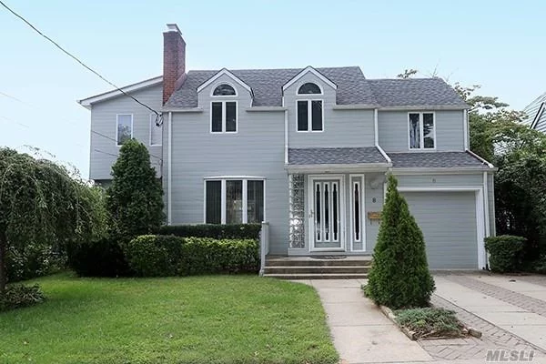 Beautiful & Bright Roslyn Hts Home On Quiet Block! Well Maintained Home W/3 Bedrooms, 2.5 Ba. Master W/Ensuite Bath And 3 Closets! Spacious Kitchen, Newly Finished Powder Rm, Great For Entertaining, Convenient To Transportation, Highways, Shopping, Lirr In Roslyn Schools