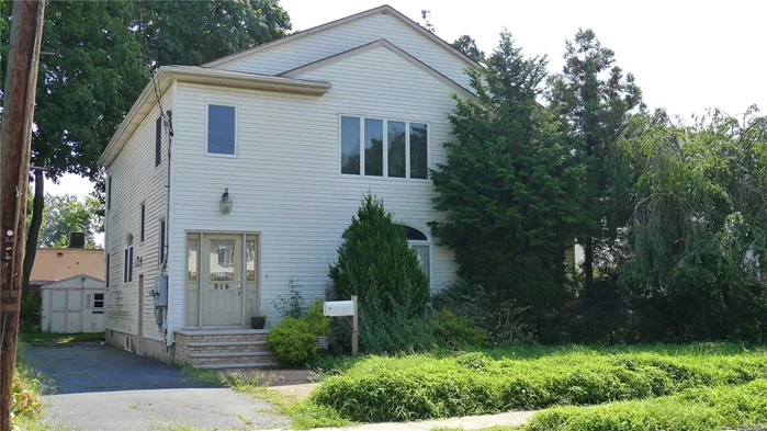 An Incredible Opportunity To Purchase A Large Home On A Quiet Street. Home Was Totally Rebuilt In 1995 - Could Possibly Be A Mother Daughter With Proper Permits. , 5 Bedrooms, 2.5 Ba, Full Basement, Hardwood Floors....So Much Potential - So Much Rooom!!!