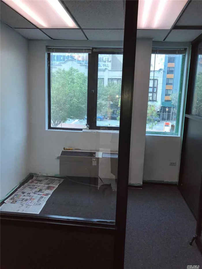 Located In Flushing Main St Corner, Lots Of Window, Very Bright, 3 Minutes To Subway.