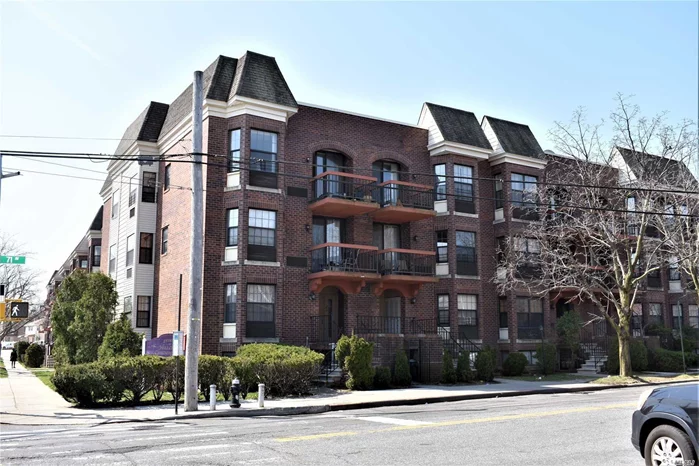 Sunny Top Floor Corner Unit, Over 1200 Sq Ft Large 3 Bedrooms 2 Baths Unit With Many Closets And Windows. Large Balcony, Washer And Dryer Inside The Unit. Large Private Storage And Indoor 1 Car Garage Included. Walk To All!