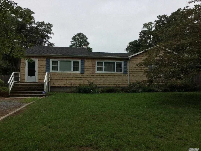 Huge Horse Property Set Up For 4 Horses. Just A Trot Away From 3, 500 Acres Of Trails In Connetquot River Park. 2015 New Roof On Barn And House.