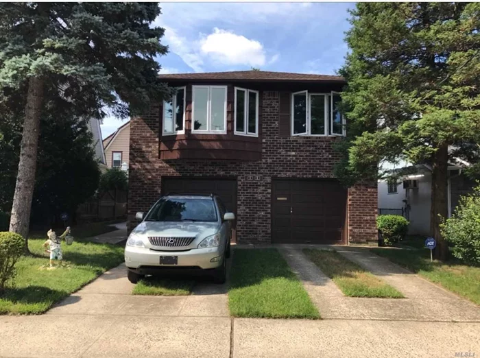 Beautiful 2 Stories Brick House. All New Appliances. Hardwood Floor. Convenient To All. Two Blocks To Lirr Station. 25 Mins To Penn Station. 2 Bus Line To Flushing 7 Train. School P.S. 94 & Jh 67.