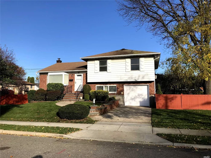 Beautiful Split Level Home Featuring 3 Bedrooms And 2 Full Baths, Family Room And Full Finish Basement. Updated Kitchen . Alarm Systems, 1 Car Garage And Driveway, Fully Fenced Yard, Back Patio, Shed.Close To All Shopping, Dining, Lirr, House Of Worship And Major Highways.