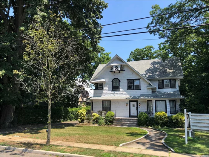 Center Hall Colonial In Sd#15. Features 7 Bedrooms, 3.5 Bath, Eat-In Kitchen With High-End Appliances, Living Room & Master Bedroom With Fireplace, Den With Built-Ins, Cac, Gas Heat, In-Ground Sprinklers, Alarm, Oversized Lot, Full Finished Basement & Attic. Close To All.