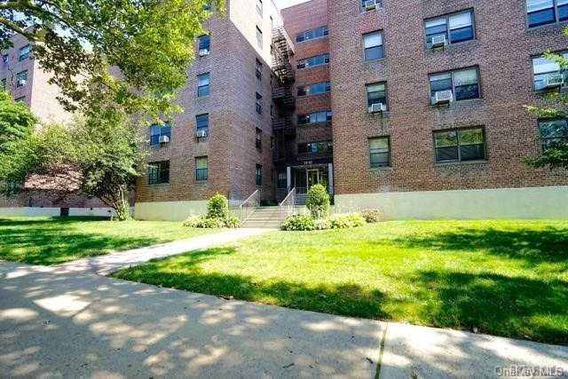 Excellent Condition Large 2 Bedrooms Windsor Park Coop, Newly Update Windows, Ac, Intercome System, Sunny & Bright Corner Unit, Eat In Kitchen. Storage & Community Rm, Ig Pool, Outdoor Tennis Court, 24 Hrs Security. Close To Express&Local Bus, Easy To Access To Highway. Walk In Distance To Cunningham&Alley Pond Park.