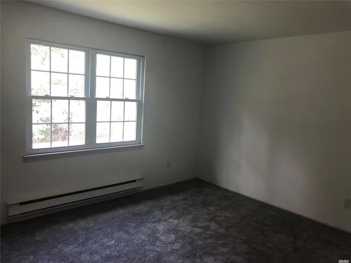 Renovated One Bedroom Apartment. Walk To Greenport Village Shops And Beaches. Second Floor Apartment. Easy Walk To Train And Jitney.