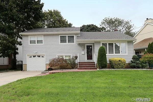 Move Right Into This Beautifully Manicured Updated Split In The Desirable Old Britten Estates This Home Has An Open Layout For Easy Entertaining!