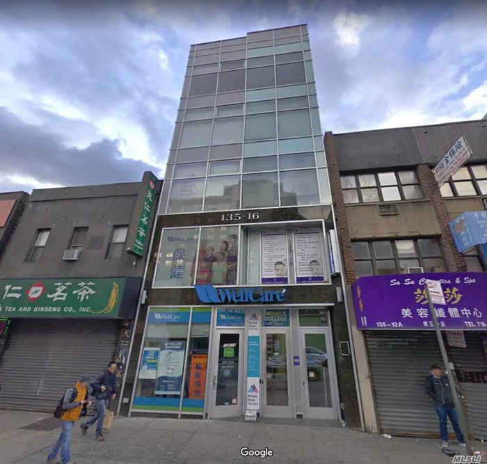 Top Quality Finishes For Professional Office/ Medical/ School Tenants. Flushing Downtown Center The Busiest Intersection In Queens. High Foot Traffic Among The Bank, Business Center, Hotel, Transportation, And Highway. Also Available Rent With Cellar Fl Total 2111Sf. Rent Including The Re Taxes.