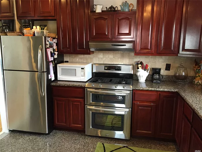Luxury Living In This Huge 3 Bedroom, 2 Bath Apartment. Renovated Kitchen With Stainless Steel Appliances And Granite Counters. Gleaming Hardwood Floors Throughout, 2 Car Driveway Parking, Private Laundry Room, Cac. Close To Shopping And Transportation To Ny City. Move Fast, Won&rsquo;t Last ! Sorry, No Pets Allowed