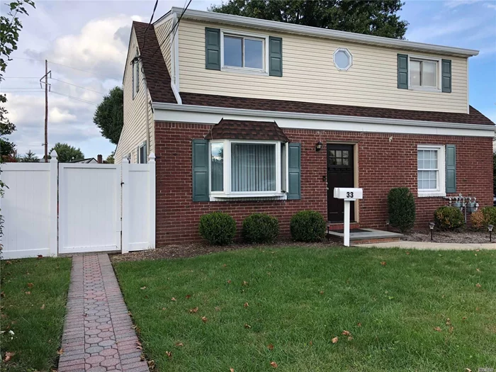 Second Floor Apartment With All New Carpeting, New Appliances, New Kitchen W/Granite Counter Tops And Updated Tiled Bathroom. Own Private Patio W/Shared Use Of Large Backyard. Situated On A Quiet Residential Street And Few Blocks Away From Lirr. Will Not Last!