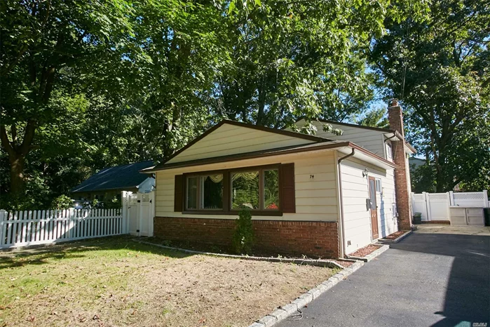 Nice Split Level House Located On A Quiet Dead End Street, Maintenance Free Backyard With Large Deck. Blocks Away From Community Pool, Park, Tennis And Shopping. Desirable Port Washington Top Rated School District, Comfortable 35 Minute Lirr Commute To Nyc. Great Affordable Property For Starter & Investor.