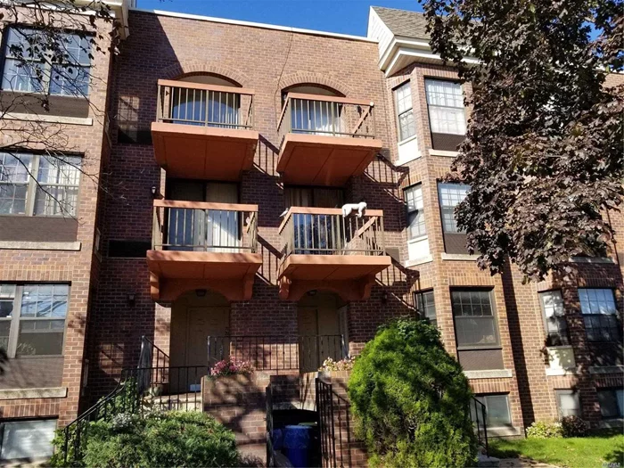 Great condo in Fresh Meadows. 2 bedroom with 2 full bath. This great unit comes with large basement with half a bath. great for storage or gym. Washer / Dryer in unit. Gas heating.  Close to all. Must see!!!