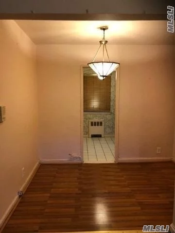 Nice One Bedroom Garden Apt On 1st Fl With Extra Windows, Lots Of Closet, Solar Panels Aid In Low Cost Electricity, Bus Qm4 Express Bus To Manhattan, Bus Q64 To E/E/M/R Train, Bus Q25/Q34 To #7 Train, Prime Location.