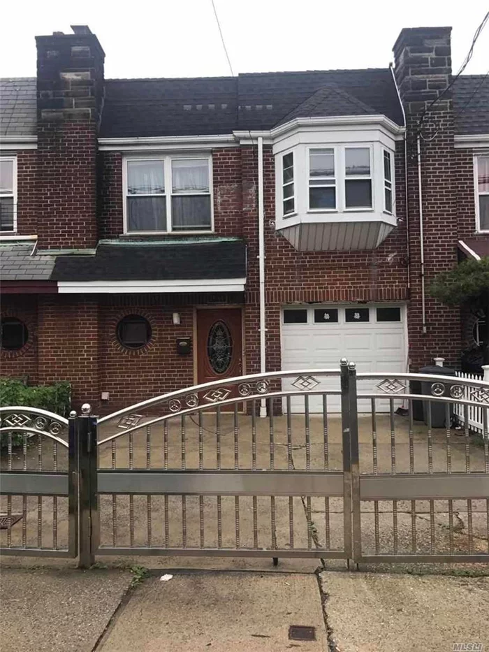 Spacious Two Family House In The Heart Of College Point With Private Driveway. Great Condition Move In Ready!! Close To P.S. 119, Q25, 20B To Flushing, Near Bj Shopping Center, Supermarket, Park, Restaurants, Laundromats, And Everything You Need. Must See!