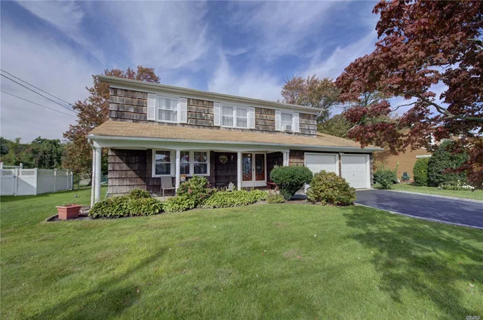 Crystal Harbor Center Hall Colonial W/ Deeded Docking. Hardwood Floors Throughout. Over Sized Master Bedroom Suite W/ Fbth & Wic, 3 Additional Bedrooms W/ Large Closets, Den W/ Fpl, 2 Car Garage All Backing To Acres Of Land On Quiet Cul De Sac