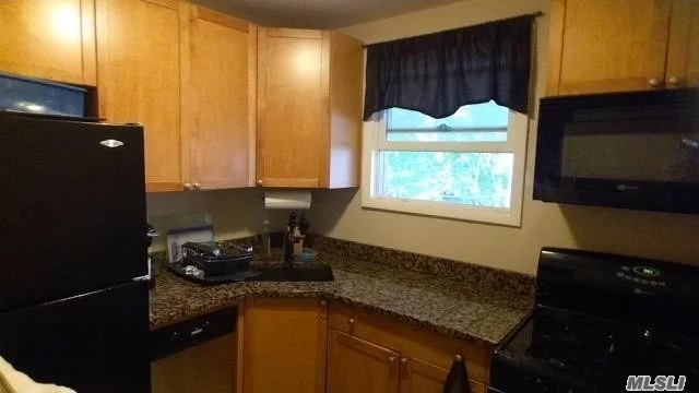 One Bedroom Second Floor Unit .Granite Kit, Black Appliances, Hardwood Floors, New Bthrm Floor. Free Storage, New Windows, New Doors, New Roofs. Glen Cove Beach Rights. Next To Sea Cliff Train Station.