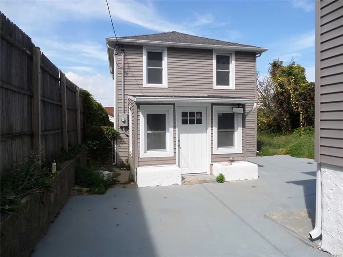 Gut Renovated Duplex Carriage House With Granite And Wood Kitchen, Wd Hookup, Hardwood Floors.