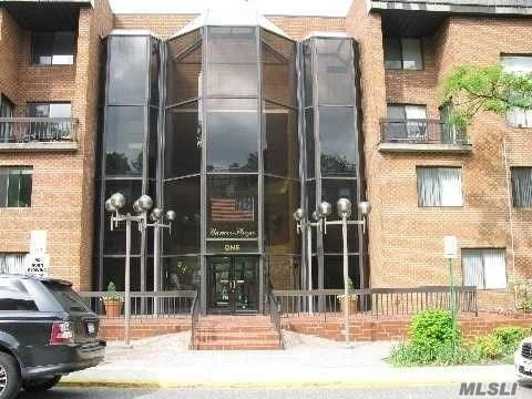 Very Spacious, Bright & Sunny 2 Br 2.5 Bath Duplex Apt With Den On First Floor Which Can Be Used As 3rd Bedroom. High Ceilings, L-Shaped Lr/Dr, Pwdr Room, Eik With Granite Counters & Stainless Steel Appliances And Ldry Room, Wood Floors On Main Florr, Balcony, Second Floor Has 2 Bedroom And 2 Baths, Lots Of Closets, Indoor Parking #36, 24 Hr. Security, Gym, Social Room And Common Patio, Close Proximity To Town, Lirr & Parks