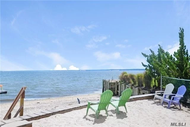 North Fork Cottage By The Bay. Beautiful 4 Bedroom Laurel Home With Open Floor Plan And Spacious Eat-In Kitchen. Steps To Peconic Bay Beach. Come Enjoy Wineries, Farms And Restaurants From A Cozy Cottage Getaway. Off Season Rental. Not Year Round.