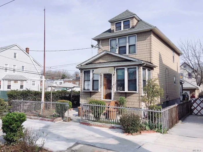 This House is on the Border of Briarwood & Jamaica Hills. Features Living Room, Formal Dining Room, 3 Bedrooms, 2 Full Baths, Kitchen, Full Finished Basement with Sep Entrance. Close to Grand Central Pkwy & Transportation.