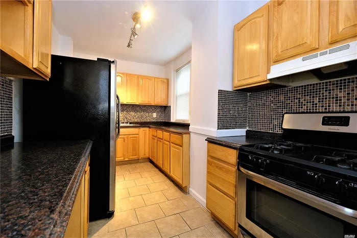 Beautiful Updated 3-Beds 2-Baths Includes Driveway, Garage And Backyard.2 Blocks From Vibrant Queens Blvd, Subway, Chase, Dunkin Donuts, Ups, & Restaurants. Short Distance To Subway (F Sutphin & E/F Briarwood Stations) 15Min Drive To Flushing, Jfk & Lga Airport.