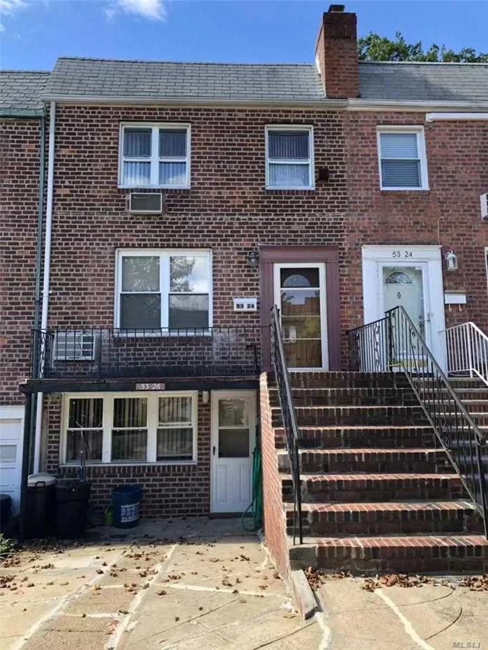 3 Bed 1 Bath In A Duplex. Tenant Responsible For Electricity And Gas Bill. Laundry Can Be Installed. Ps 162 John Golden; Jhs 216 George Ryan. Francis Lewis Hs. Best School Zone In Queens.