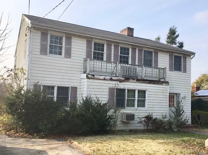 Opportunity For Investor Or Make Your New Home In Manhasset. Approved Short Sale. House Needs Complete Renovation. 1st. Floor Offers Eik W/ Outside Deck, D/R, L/R With Fireplace, 1 B/R, 1 Bath, Office And Fam. Rm. 2nd Floor Offers 4 B/R, 2 Full Baths, Laundry Area. Basement Has 1 Full Bath With Entrance To Rear Yard And Deck. Close To Schools, Shopping, Lirr. All Information Should Be Verified Independently By Prospective Buyer.