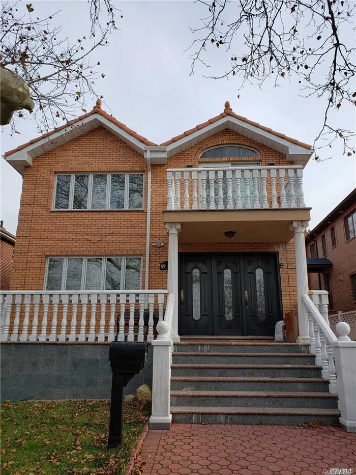 Excellent Triplex House At Oakland Gardens Close To Alley Pond Park,  The House Is Mint Conditions And Young. Approx 2400 Sqft ,  3Brs , 3 Full Baths With Spacious Living Room,  Balcony, Beautiful Finished Family Room Basement And Backyard, W/D,  3 Parkings On The Driveway, 26 Sd( Ps. 213, Ms. 74 & Cardozo High School),  Good Transportation Q27, Q88, Q30/Qm5/Qm35 , Credit And Income Check Required,  A Must See !!!