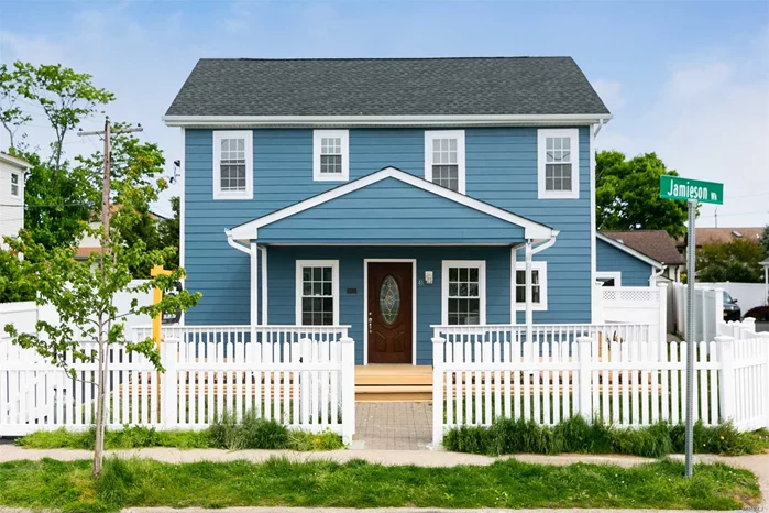 Mint Condition 4 Bedroom, 2.5 Bath Colonial. Large Kitchen, Spacious Living Room& Den Or 4th Bedroom On 1st Floor. Kitchen Leads To Decked Rear Yard(Fenced) . Centrally Located.Private Driveway, Close To Schools & Lirr.