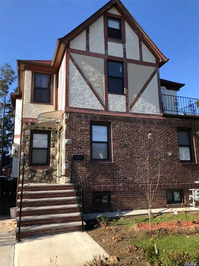 Newly Renovated 3 Bedroom In House Apartment W/ Huge Attic. Close To Major Highways Such As Van Wyck And Long Island Expressway. Minutes Away From St Johns And Queens College. Within Distance Of Shopping Center On Kissena Blvd. About 20 Mins To Flushing By Bus. 20 Mins To F Trains. All Are Welcome!