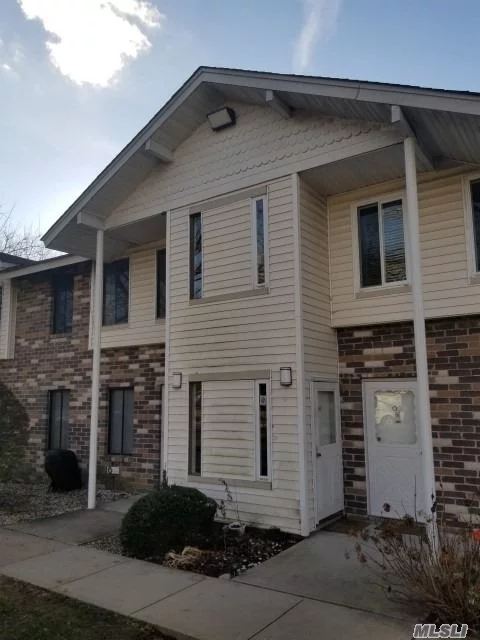 4 Room Deluxe 2nd Fl Coop. Located In North Isle Village. Large Lr, Dr, Kit, Full Bth, Master Br. Amenities Galore. Investors/Subletting Allowed. Indoor & Outdoor Pool. Tennis Courts And Club House. Close To Transportation, Major Roads And Shopping.