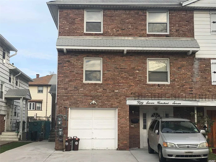 Great Location, School District #26 (Ps203, Ms74/Ms158, Cardozo High School & Queens Community College) Easy Access To Major Highway, Convenient To Public Transportation (Q27/Q30/Bus To City) Sunny & Bright & Recent Renovation, Very Spacious Duplex Featuring 3 Bedrooms, 2 Bathrooms With New Washer & Dryer In The This Apartment, Also Includes A Parking Spot On Driveway.