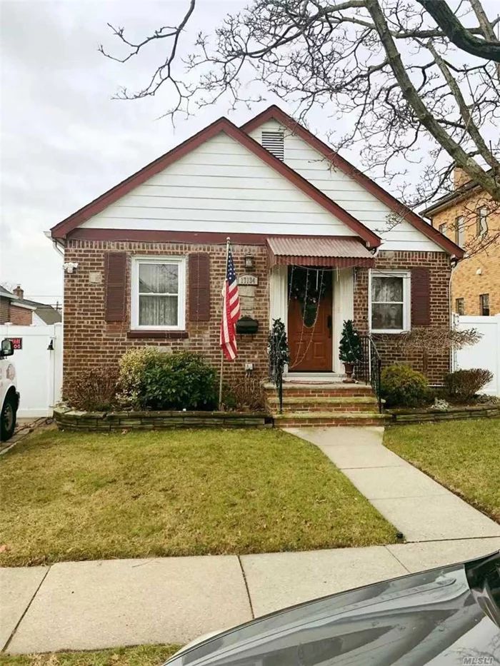 Charming Detached 2 Br Cape On Quit Trealired Street. New Renovation In 6 Year Ago. Move In Condition. Convenient To All. Q27, Q65 To Flushing Main St. P.S.107 J.H.S216. Francis Lewis H.S.