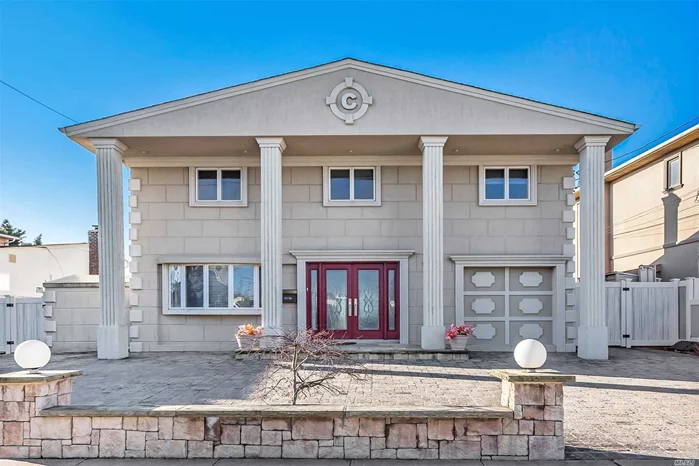 Beautiful 4/5 Bedroom Splanch, Set On Oversized Lot On The Open Bay. House Is Setup As A Mother/Daughter But Could Be Change Back Very Easily. Do Not Miss This Opportunity To Live On The Beautiful Open Bay And Enjoy Sunsets From Your Own Paradise.