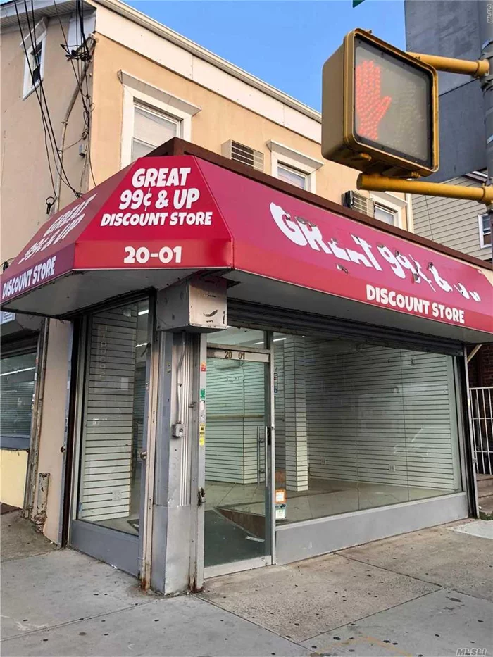 Great Location Heavy Traffic 24/7 ***415 Sqft To 1100 Sqft*** Corner Unit Storefront For Rent, Close To All Transportation, Shopping And More!!