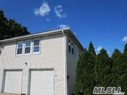 2 Bedroom Apt With One Full Bath, , Eik, 1 Car Garage And Laundry. Close To Lirr & Shopping. Commuters Dream!!!!