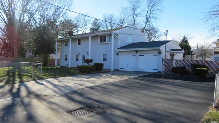 Split Level, With Private Entrance. In The West Babylon S.D. On End Of Quiet Dead End Street, Rental Is Upstairs 3 Bdrms, 1.5 Newly Remodeled Baths, Din Rm, New Carpet Through Out Sliders To Large Deck And Fenced Yard. Tenant Pays 2/3 Oil And Their Own Electric. (Seperate Meter) Option To Rent Whole House ( 5 Bedrooms 2 1/2 Baths) For $3200. Must Have Excellent Credit (700+), References And Proof Of Income.!