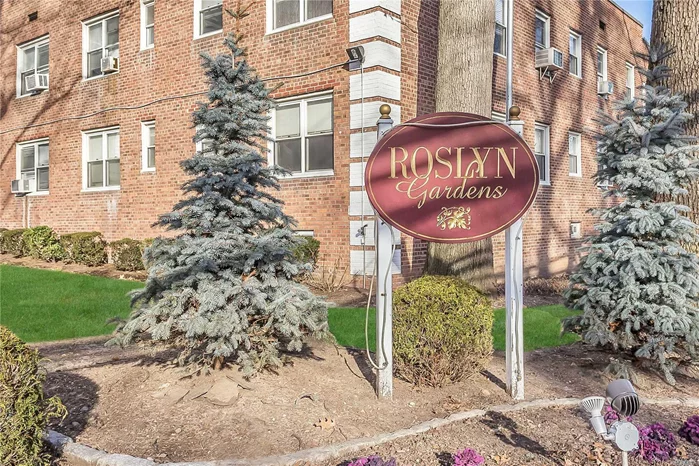 Roslyn Heights. 2nd Floor Unit With Private Entrance & Close To Parking & Laundry Room. This Unit Has Been Completely Renovated With A Brand New Kitchen, New Bathroom & New Paint.