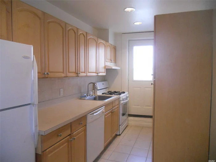 Bayside 2 Bedroom Located On 48th Ave Near Bell Blvd. Wood Floors, Dishwasher And Balcony. Near All Buses, Lirr, Restaurants, Shopping, Owner Will Consider A Small Dog Or Cat. School District 26