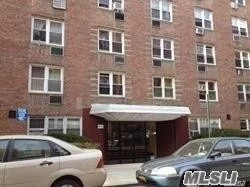 Excellent Location Studio Apartment , 3 Windows, New Paint , New Kit, New Hood , For Ready Tenant
