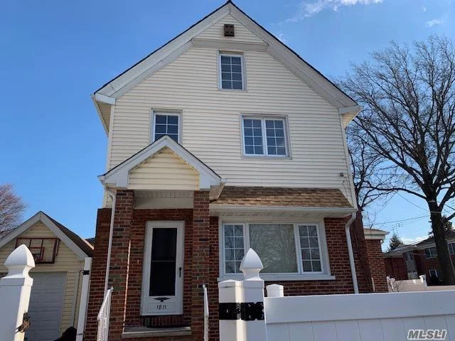 1 Family House Rental In The Heart Of Whitestone! Featuring, 4 Bedrooms, 1 1/2 Baths, 9 Foot Ceilings, Large Eik, Living Room/Dining Room, Hardwood Floors Throughout, Has Central Air Conditioning. Access To Yard And Driveway, A Must See!