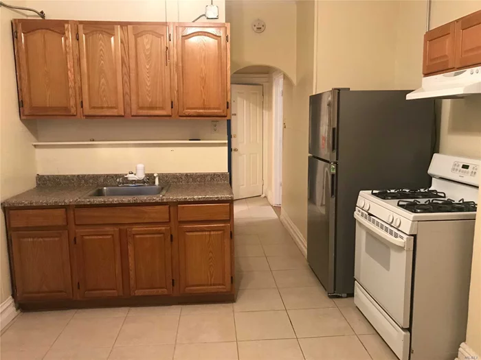 Spacious 3 Bed Rooms 1 Bath. Landlord Pays For Water And Heat. Close To Schools, Bus (Q29, 47, 54), Recreation Park And Shopping Center At Atlas Park.