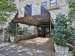 Sunny Large 1 Bedroom Condo With Optional Signed Outdoor Parking Space #23 (Additional $150). Hardwood Floors, Newly Pdated Kitchen, Cac, Gas Heating/Cooking, 24 Hrs. Doorman, Laundry On Each Floor In The Building. One Minute To #7 Train (Local/Express Stop), Bus Q32 Or Q60Thru Central Park To 34th St. And Lirr.  Close To All.