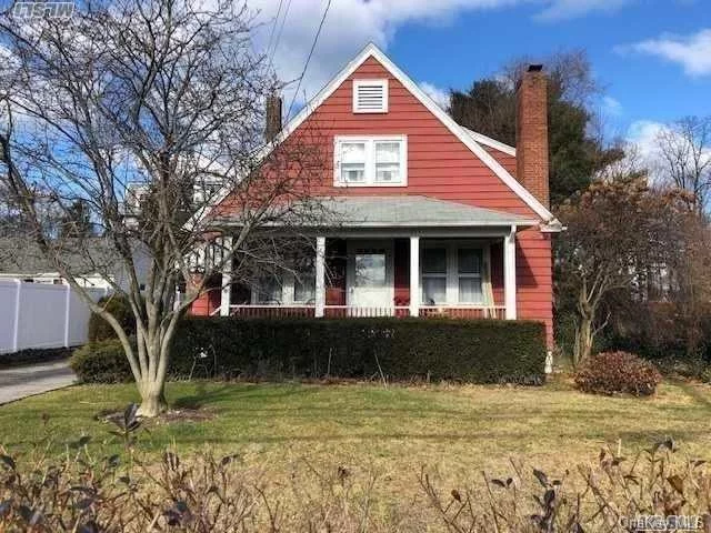 Top Sea Cliff Location! Walk To Village, Rr, Beaches! Charming 1926 Cape Cod With Front Porch And Private Back Yard.