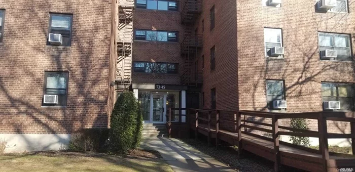 Large Renovated Apartment Overlooking The Park In A Co-Op Building. 1 Bedroom With Walk-In Closet. Large Sunny Spacious Living Room. Formal Dining Room. New Eat-In Kitchen & Full Bath. Lots Of Closet Space And New Intercom System, Carpeting, & Elevators In The Building. The Building Features An Olympic Swimming Outdoor Pool, Tennis Courts, Parking Indoor And Outdoor (Fees Apply). Close To Major Transportation, Express Bus, Shopping Centers And Major Highways. Building Also Offers 24 Hr Security.