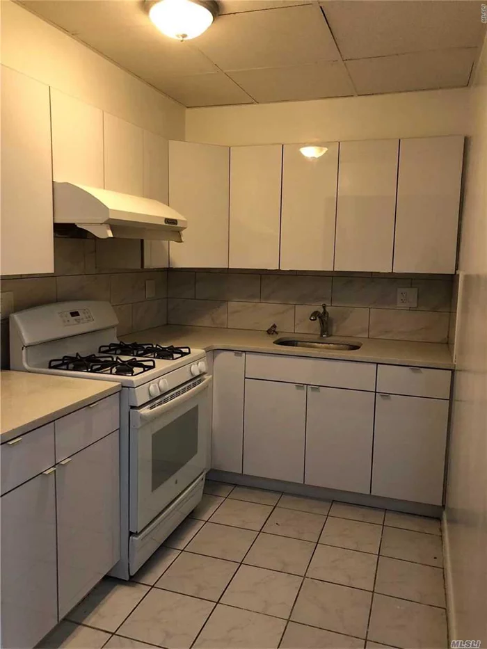 Very Nice New Renovated 2 Bedroom 2 Bathroom Duplex On The 1st Floor. 1st Floor Has Kitchen, 1 Bedroom And Large Walking Closet And Living Room.Stair Down To Basement With Full Window.Extra 1 Bedroom, Living Room And Full Bathroom With Extra Exit.Close To A Lot Of Restaurants, Laundry On The Corner Of The Block, Bus 65, 27 To Flushing For 15 Mins. Lirr Broadway Station To Penn Station For 20 Mins.Extremely Convenience Neighborhood.