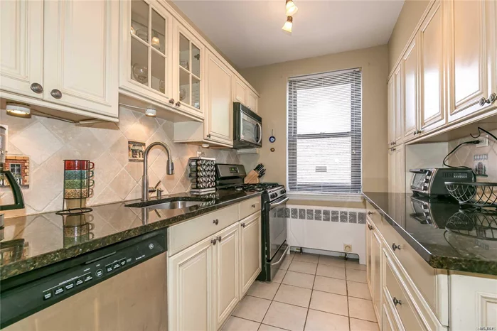 True Gem In The Heart Of Town! Xtra Lge, Top Floor Corner 2 Bedroom In Elevator Bldg. All Renovated. Huge Liv Rm W/9&rsquo; Ceilings, Large Custom Eat-In-Kitch W/Wood Cabs, Granite Counters & Ss Appl. Separate Din Area. Sunny King Size Mastr Br With 2 Lge Closets, Renov Bath. Sunny Spacious 2nd Br, 3 A/C&rsquo;s & Ceiling Fans , Wood Flrs, Large Fitted Closets. Garage Pkg W/L. Free Storage Cage, Cats Ok. No Flip Tax or Assessments. Very Close To Train, bus & Shops, Great Neck S. or N. Middle and H.S.