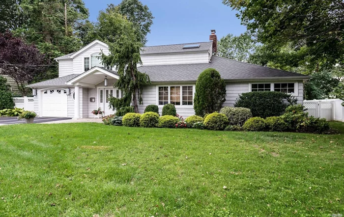 Beautifully Renovated Farm Ranch With 3/4 Bedrooms Plus A Spacious Master Bedroom Suite With A Large Walk-In Closet.  Double Door Entry Leads To Open And Bright Living Room And Den With A Fireplace, Gourmet Eat-In Kitchen With Granite Countertops And Wood Cabinetry, Formal Dining Room, Brazilian Wood Floors, And Many More Special Features. Port Washington Train Sticker, Roslyn Schools. Close To Transportation And Shoppingu